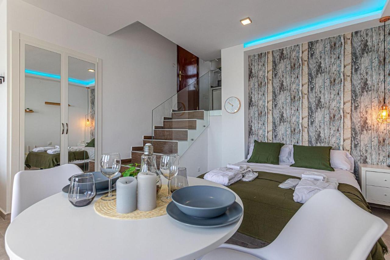Beachfront With Spectacular Views And Swimming Pool Benalmádena Eksteriør bilde