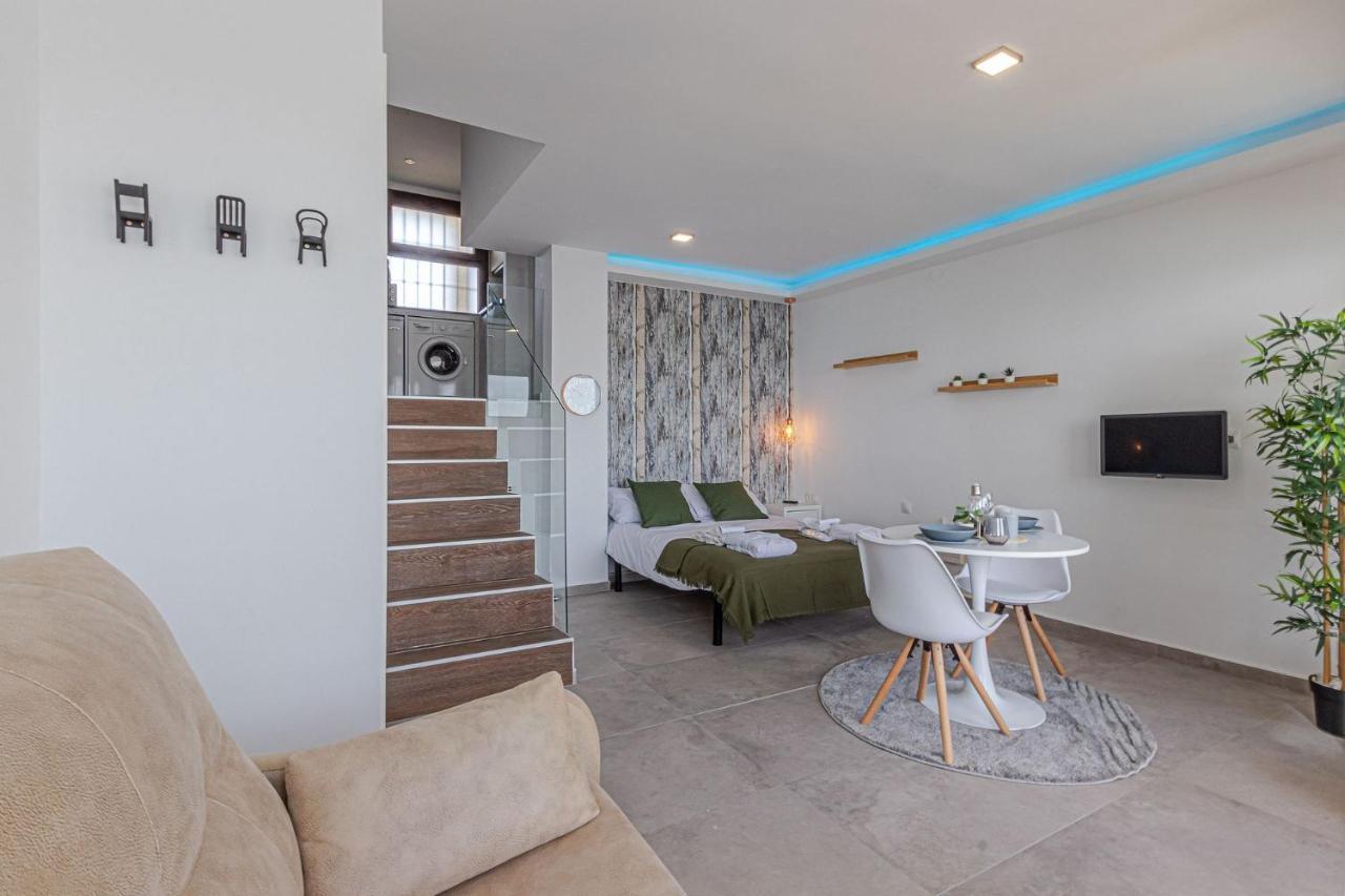 Beachfront With Spectacular Views And Swimming Pool Benalmádena Eksteriør bilde