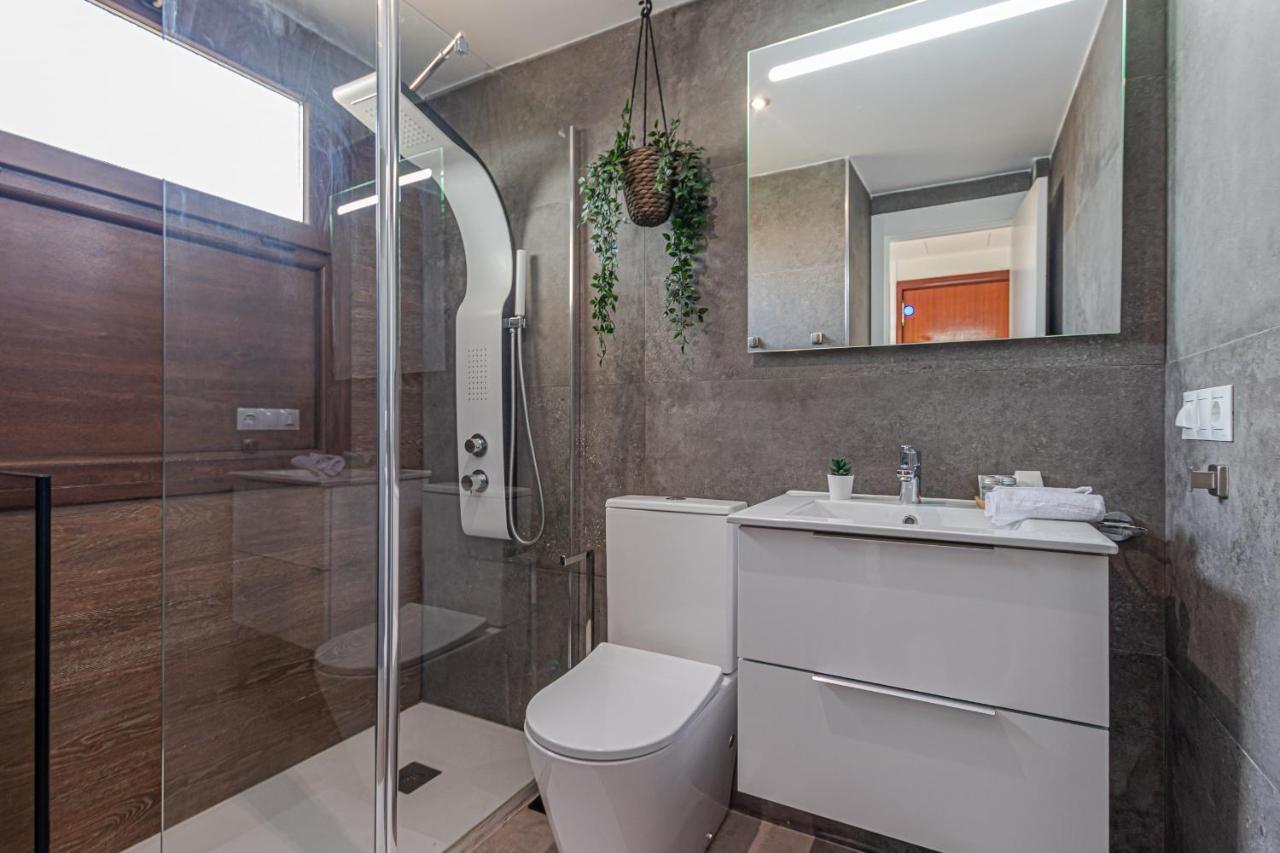 Beachfront With Spectacular Views And Swimming Pool Benalmádena Eksteriør bilde
