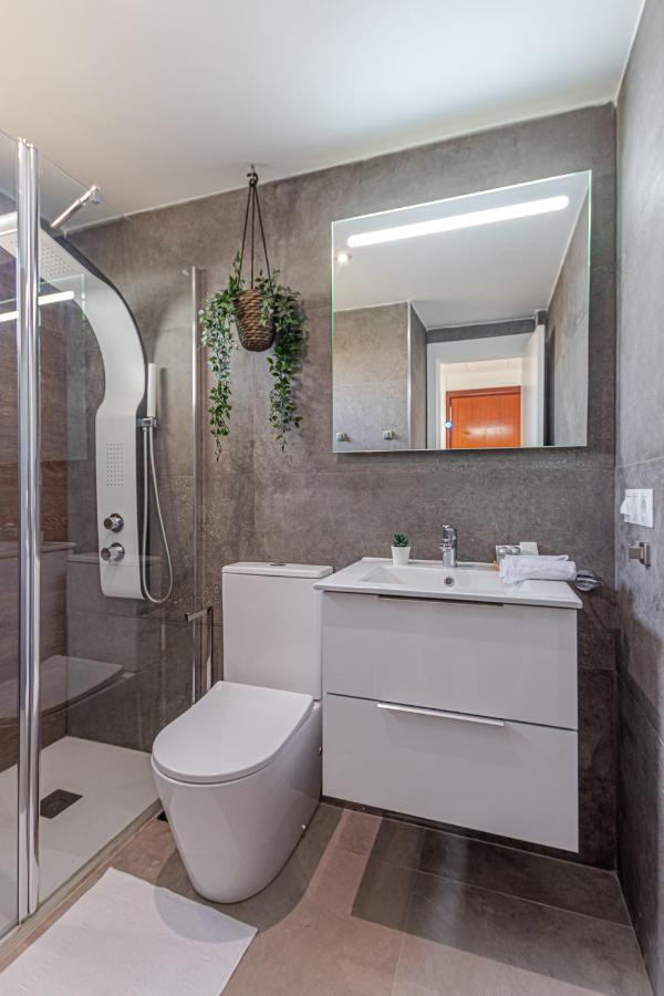 Beachfront With Spectacular Views And Swimming Pool Benalmádena Eksteriør bilde